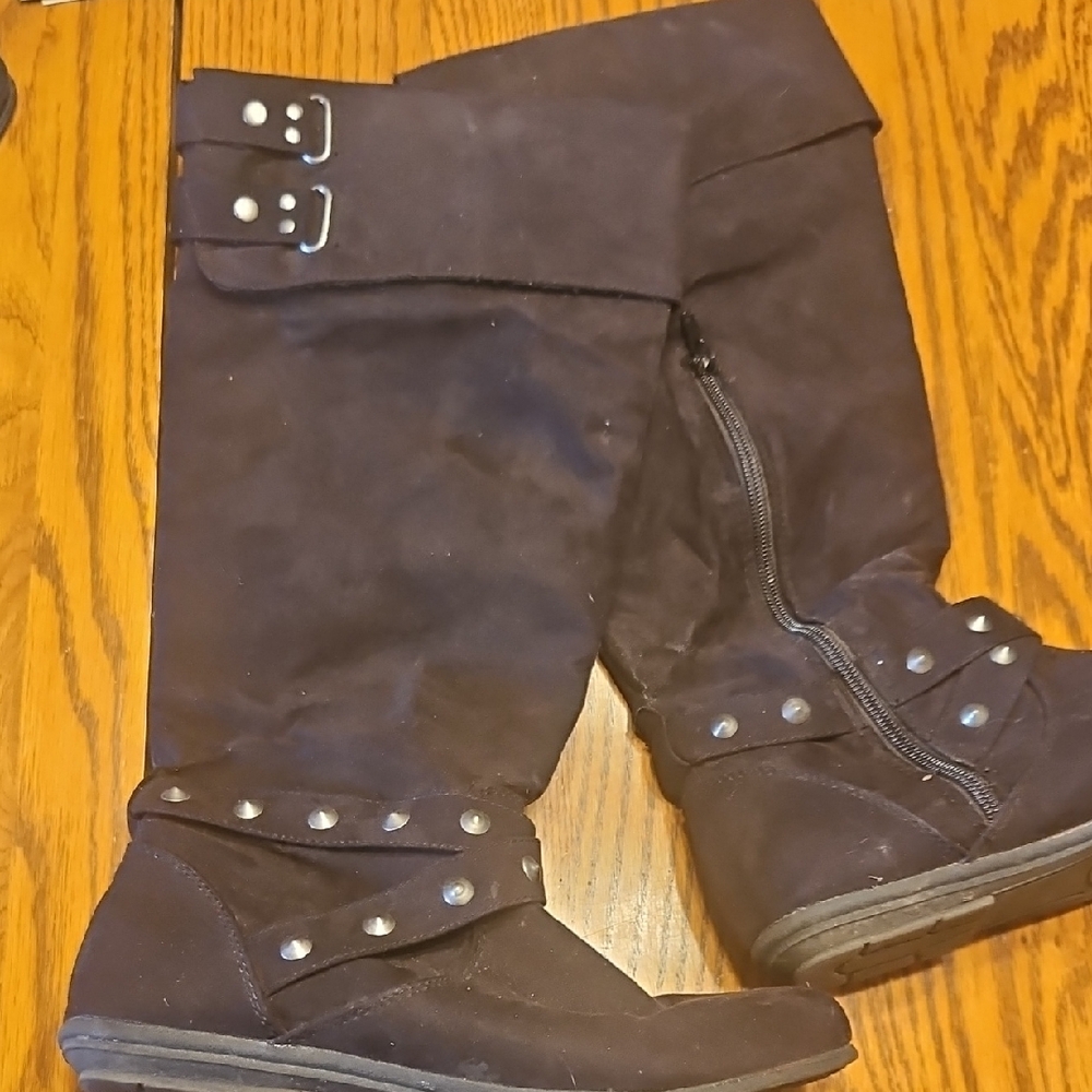 Women's Black Knee-High Boots